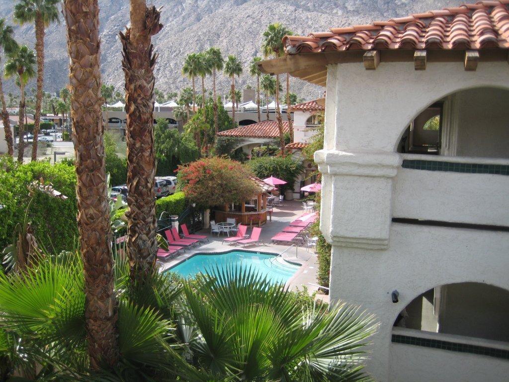 Best Western Plus Las Brisas Hotel Palm Springs Exterior photo